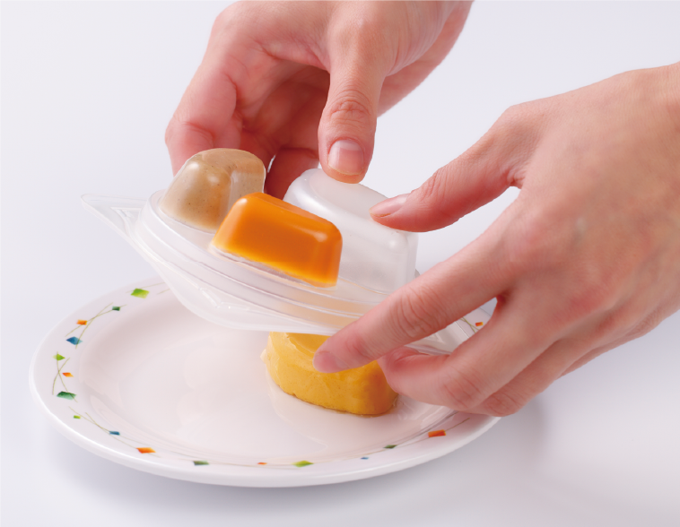 お皿の上で押し出す